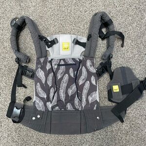 LÍLLÉbaby Complete All Seasons Carrier – Feather Print – Gray Mesh